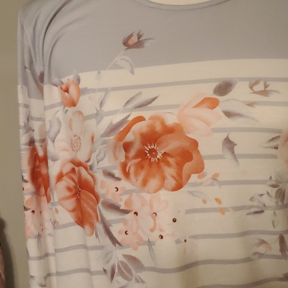 Womens tunic gorgeous design colors too - Picture 3 of 7